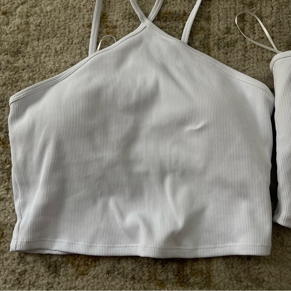 Bundle alo Goddess Ribbed Bandeau Top + Goddess Ribbed Cross Crop Top - Picture 10 of 16